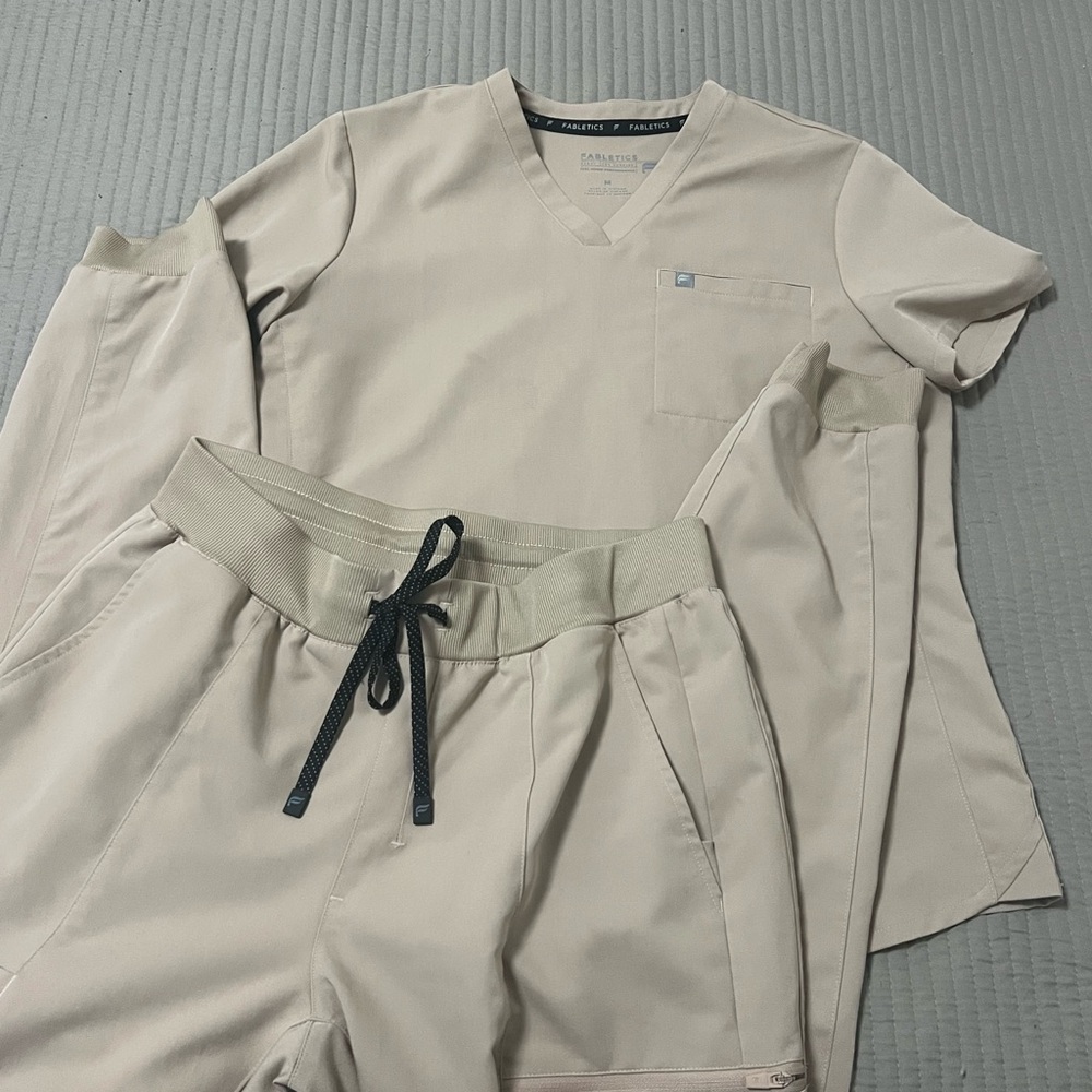 Fabletics Khaki Scub Set